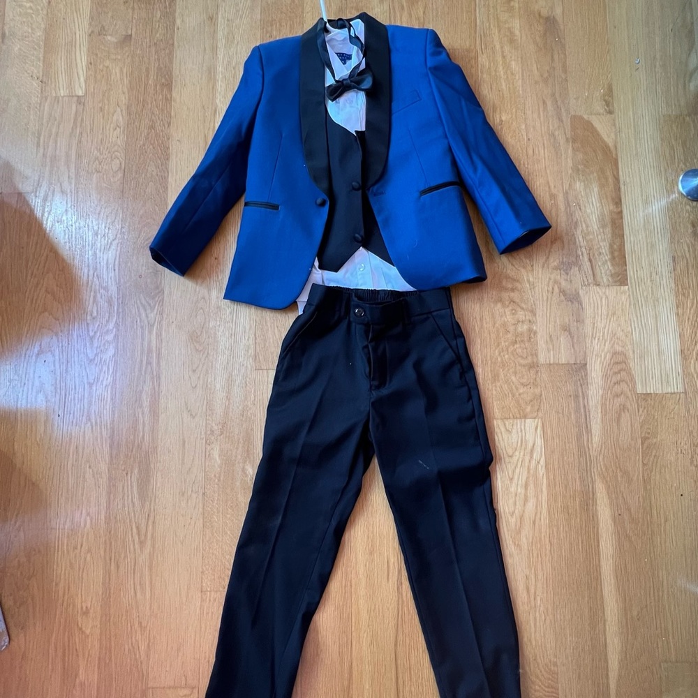 “Trent" Perry Ellis Kids Indigo 5-Piece Tuxedo - Size 6 Boys